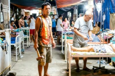 A LEADER OF TRICYCLE DRIVERS RAN AND BURNED THE HOUSE OF THEIR BARANGAY CAPTAIN BECAUSE OF HIS ALLEGED CORRUPTION IN THE LIGHTING AND ROADS BUDGET, BUT WHEN THEY DESTROYED THE WALL OF HIS “MANSION,” A SECRET HOSPITAL WAS REVEALED