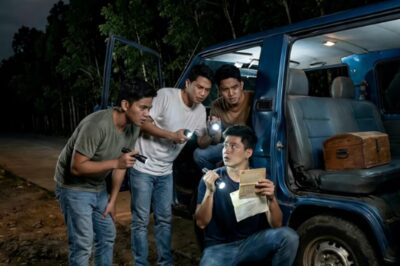 FRIENDS TRY TO ROADTRIP IN THEIR GRANDFATHER’S OLD VAN, BUT WHILE THEY’RE HAPPY SINGING INSIDE, THEY SUDDENLY STOP IN A REMOTE PLACE BECAUSE OF AN OLD MAN STANDING ON THE SIDE OF THE ROAD HOLDING AN OBJECT